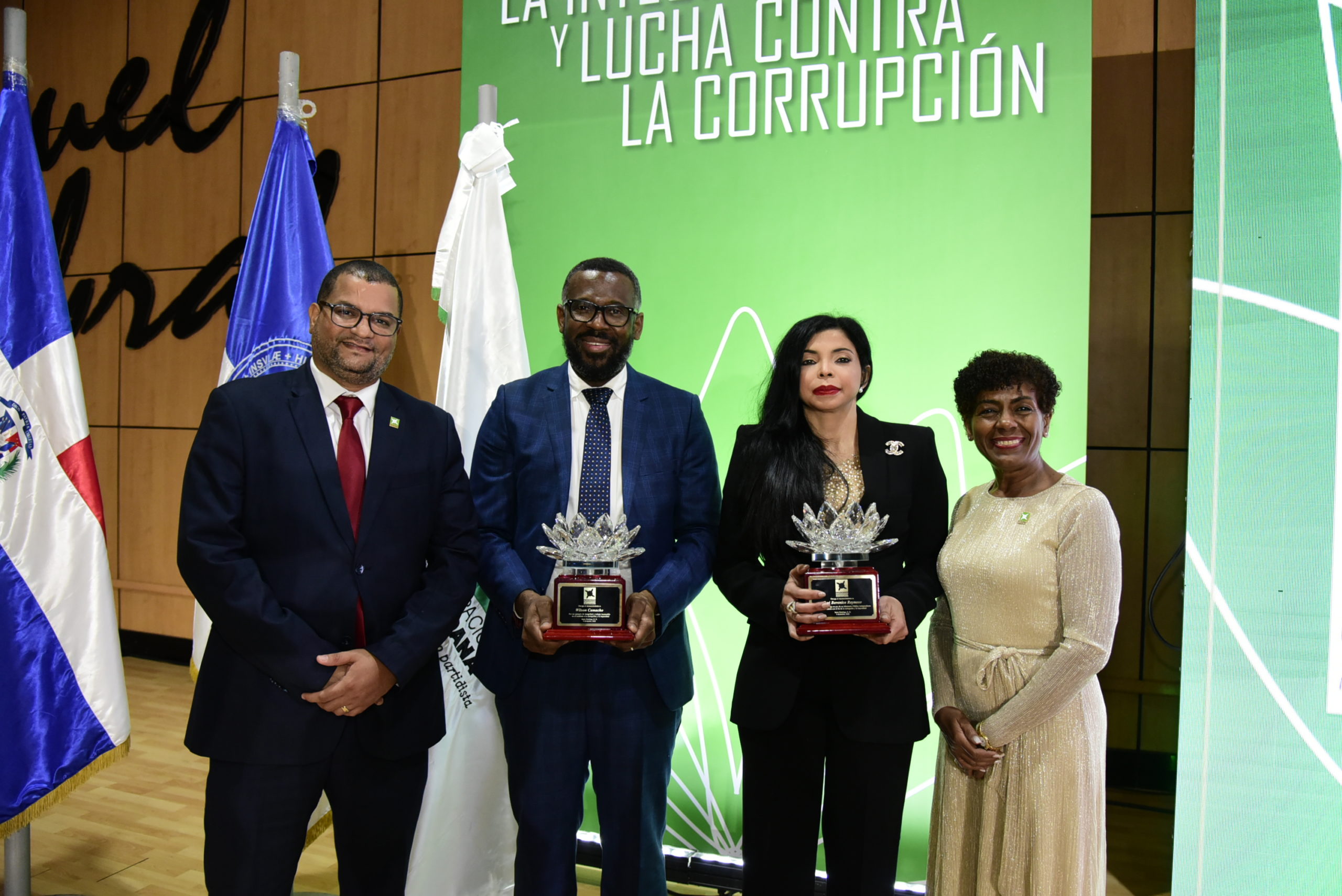 Participación Ciudadana otorga reconocimiento a los magistrados Yeni Berenice Reynoso y Wilson Camacho